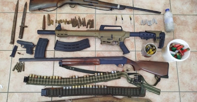 &Delta;ύ&omicron; &sigma;&upsilon;&lambda;&lambda;ή&psi;&epsilon;&iota;&sigmaf; &gamma;&iota;&alpha; &omicron;&pi;&lambda;&omicron;&kappa;&alpha;&tau;&omicron;&chi;ή &sigma;&tau;&alpha; &Chi;&alpha;&nu;&iota;ά: &Beta;&rho;έ&theta;&eta;&kappa;&epsilon; &pi;&omicron;&lambda;&epsilon;&mu;&iota;&kappa;ό ό&pi;&lambda;&omicron; &kappa;&alpha;&iota; &kappa;&lambda;&epsilon;&mu;&mu;έ&nu;&alpha; &zeta;ώ&alpha; &sigma;&epsilon; &pi;&omicron;&iota;&mu;&nu;&iota;&omicron;&sigma;&tau;ά&sigma;&iota;&omicron;