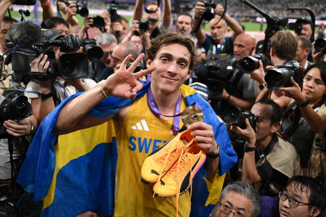 Ντουπλάντις: Κατέρριψε για 15η σερί φορά το παγκόσμιο ρεκόρ στο επί κοντώ και άφησε πίσω του τον Μπούμπκα, βίντεο 