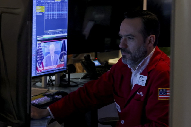 Στα κόκκινα η Wall Street: Τρίτη εβδομάδα απωλειών για τον SP 500 που άγγιξε χαμηλό χρονιάς 