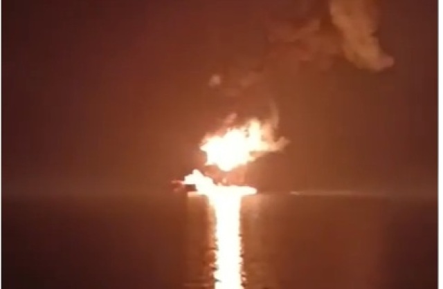 ΤΑΝΚΕΡ ΕΧΕΙ ΤΥΛΙΧΘΕΙ ΣΤΙΣ ΦΛΟΓΕΣ ΑΠΟ ΙΡΑΝΙΚΟ ΧΤΥΠΗΜΑ ΣΤΟ ΣΤΕΝΟ ΤΟΥ ΟΡΜΟΥΖ, ΔΕΙΤΕ ΒΙΝΤΕΟ ΤΟΥ PROTOTHEMA.GR