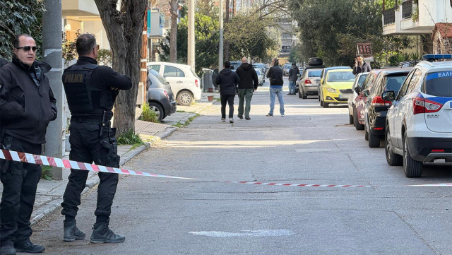 &Delta;&eta;&mu;&omicron;&gamma;&lambda;ί&delta;&omicron;&upsilon; &gamma;&iota;&alpha; &tau;&eta; &delta;&omicron;&lambda;&omicron;&phi;&omicron;&nu;ί&alpha; &tau;&omicron;&upsilon; 20&chi;&rho;&omicron;&nu;&omicron;&upsilon; &sigma;&tau;&eta; &Theta;&epsilon;&sigma;&sigma;&alpha;&lambda;&omicron;&nu;ί&kappa;&eta;: &laquo;&Kappa;&alpha;&nu;έ&nu;&alpha; &sigma;&tau;&omicron;&iota;&chi;&epsilon;ί&omicron; &delta;&epsilon;&nu; &sigma;&upsilon;&nu;&delta;έ&epsilon;&iota; &tau;&omicron; &pi;&epsilon;&rho;&iota;&sigma;&tau;&alpha;&tau;&iota;&kappa;ό &mu;&epsilon; &omicron;&pi;&alpha;&delta;&iota;&kappa;ά &kappa;ί&nu;&eta;&tau;&rho;&alpha;&raquo;