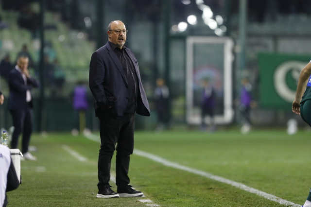 &Mu;&pi;&epsilon;&nu;ί&tau;&epsilon;&theta;: &laquo;&Pi;&alpha;&rho;ά &tau;&iota;&sigmaf; &pi;&omicron;&lambda;&lambda;έ&sigmaf; &alpha;&lambda;&lambda;&alpha;&gamma;έ&sigmaf; &epsilon;ί&mu;&alpha;&iota; &alpha;&pi;&omicron;&gamma;&omicron;&eta;&tau;&epsilon;&upsilon;&mu;έ&nu;&omicron;&sigmaf; &pi;&omicron;&upsilon; &delta;&epsilon;&nu; &kappa;&epsilon;&rho;&delta;ί&sigma;&alpha;&mu;&epsilon;&raquo;