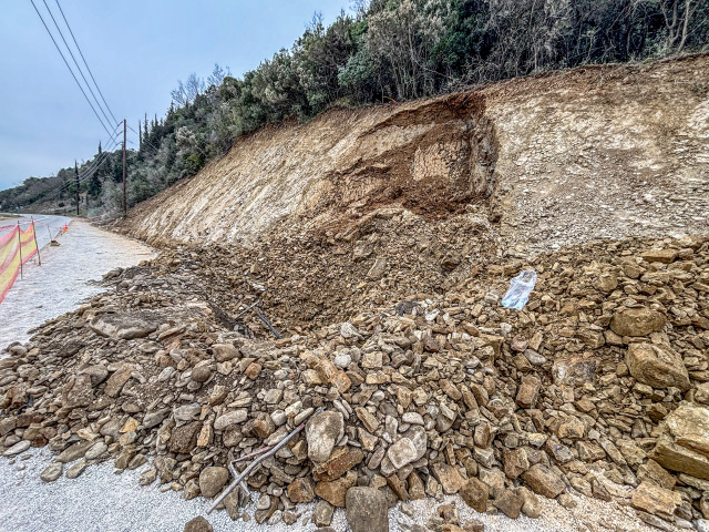 Ά&rho;&tau;&alpha;: &Chi;&omega;&rho;ί&sigmaf; &tau;&iota;&sigmaf; &alpha;&iota;&sigma;&theta;ή&sigma;&epsilon;&iota;&sigmaf; &tau;&omicron;&upsilon; &alpha;&nu;&alpha;&sigma;ύ&rho;&theta;&eta;&kappa;&epsilon; &epsilon;&rho;&gamma;ά&tau;&eta;&sigmaf; &mu;&epsilon;&tau;ά &alpha;&pi;ό &kappa;&alpha;&tau;&omicron;&lambda;ί&sigma;&theta;&eta;&sigma;&eta;