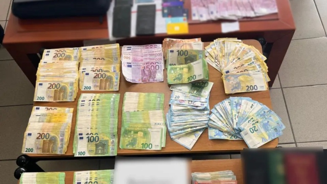 &Epsilon;&xi;&alpha;&rho;&theta;&rho;ώ&theta;&eta;&kappa;&epsilon; &mu;&epsilon;&gamma;ά&lambda;&omicron; &kappa;ύ&kappa;&lambda;&omega;&mu;&alpha; &epsilon;&mu;&pi;&omicron;&rho;ί&alpha;&sigmaf; &alpha;&nu;&theta;&rho;ώ&pi;&omega;&nu; &mu;&epsilon; &kappa;έ&rho;&delta;&eta; 5 &epsilon;&kappa;&alpha;&tau;. &epsilon;&upsilon;&rho;ώ: &Sigma;&upsilon;&nu;&epsilon;&lambda;ή&phi;&theta;&eta;&sigma;&alpha;&nu; 21 ά&tau;&omicron;&mu;&alpha;, &pi;ώ&sigmaf; &delta;&rho;&omicron;ύ&sigma;&alpha;&nu;