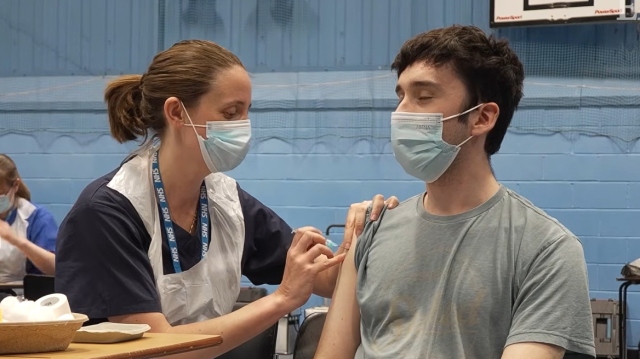 ΒΡΕΤΑΝΙΑ: ΣΕ 27 ΑΝΕΡΧΟΝΤΑΙ ΤΑ ΕΠΙΒΕΒΑΙΩΜΕΝΑ ΚΑΙ ΥΠΟΠΤΑ ΚΡΟΥΣΜΑΤΑ ΤΗΣ ΕΠΙΔΗΜΙΑΣ ΜΗΝΙΓΓΙΤΙΔΑΣ ΣΤΗΝ ΑΓΓΛΙΑ