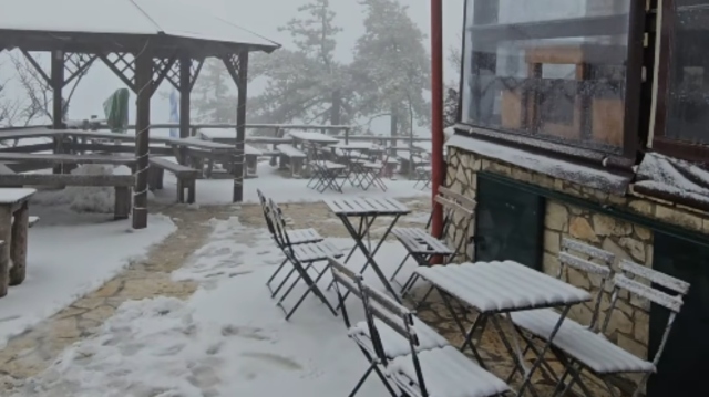 ΣΤΑ... ΛΕΥΚΑ Η ΠΑΡΝΗΘΑ ΣΗΜΕΡΑ: ΧΙΟΝΙΣΜΕΝΑ ΑΛΛΑ ΑΝΟΙΧΤΑ ΤΑ ΚΑΤΑΦΥΓΙΑ ΜΠΑΦΙ ΚΑΙ ΦΛΑΜΠΟΥΡΙ, ΔΕΙΤΕ ΒΙΝΤΕΟ