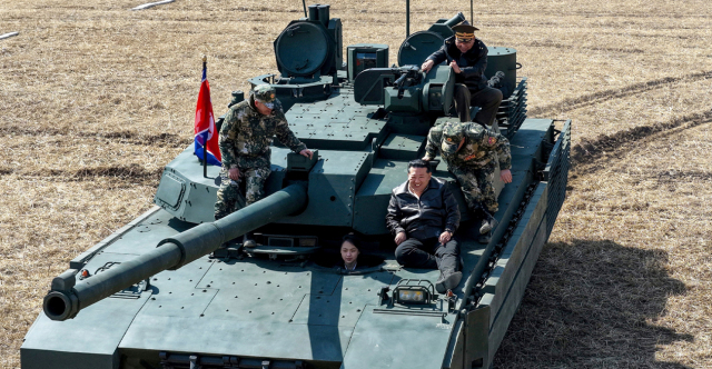 &Omicron; &Kappa;&iota;&mu; &Gamma;&iota;&omicron;&nu;&gamma;&kappa; &Omicron;&upsilon;&nu; &alpha;&nu;έ&beta;&eta;&kappa;&epsilon; &pi;ά&nu;&omega; &sigma;&epsilon; ά&rho;&mu;&alpha; &mu;ά&chi;&eta;&sigmaf; &mu;&alpha;&zeta;ί &mu;&epsilon; &tau;&eta;&nu; &kappa;ό&rho;&eta; &tau;&omicron;&upsilon; &kappa;&alpha;&tau;ά &tau;&eta; &delta;&iota;ά&rho;&kappa;&epsilon;&iota;&alpha; &sigma;&tau;&rho;&alpha;&tau;&iota;&omega;&tau;&iota;&kappa;ή&sigmaf; ά&sigma;&kappa;&eta;&sigma;&eta;&sigmaf;, &delta;&epsilon;ί&tau;&epsilon; &epsilon;&iota;&kappa;ό&nu;&epsilon;&sigmaf;