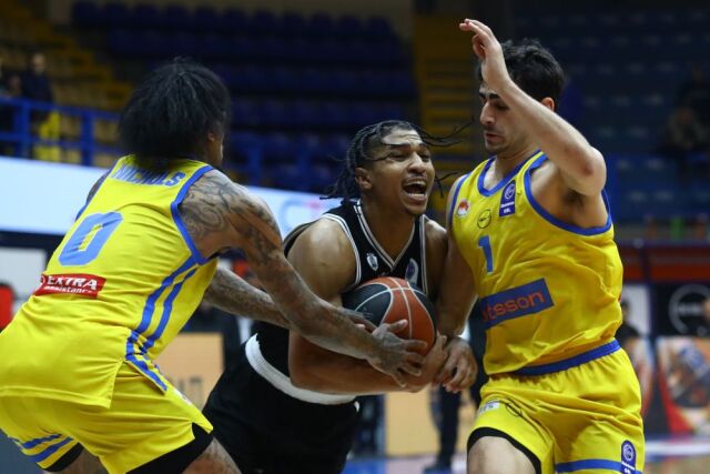 &Tau;&omicron; &Pi;&epsilon;&rho;&iota;&sigma;&tau;έ&rho;&iota; &nu;ί&kappa;&eta;&sigma;&epsilon; &xi;&alpha;&nu;ά &tau;&omicron;&nu; &Pi;&Alpha;&Omicron;&Kappa; (75-70) &kappa;&alpha;&iota; έ&beta;&alpha;&lambda;&epsilon; &phi;&omega;&tau;&iota;ά &sigma;&tau;&eta; &mu;ά&chi;&eta; &tau;&eta;&sigmaf; 4&eta;&sigmaf; &theta;έ&sigma;&eta;&sigmaf;