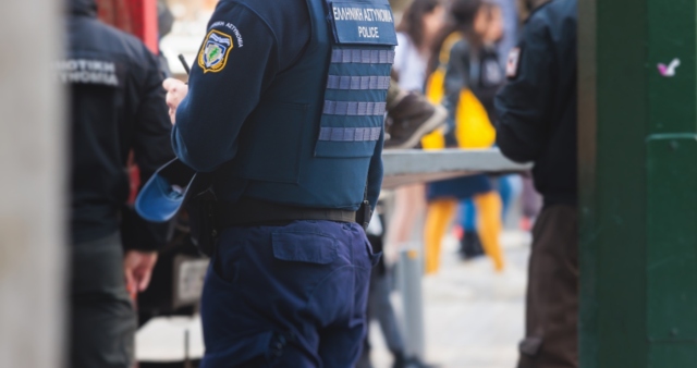 ΠΕΘΑΝΕ Ο ΑΣΤΥΝΟΜΙΚΟΣ ΠΟΥ ΑΥΤΟΠΥΡΟΒΟΛΗΘΗΚΕ ΜΕΣΑ ΣΤΟ ΑΣΤΥΝΟΜΙΚΟ ΜΕΓΑΡΟ ΙΩΑΝΝΙΝΩΝ