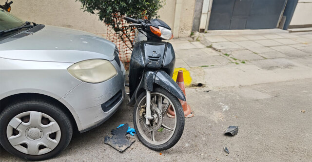 ΑΝΑΣΤΑΤΩΣΗ ΤΑ ΞΗΜΕΡΩΜΑΤΑ ΣΤΟΥΣ ΑΜΠΕΛΟΚΗΠΟΥΣ: ΜΕΘΥΣΜΕΝΗ ΟΔΗΓΟΣ ΤΡΑΚΑΡΕ ΣΕ 14 ΣΤΑΘΜΕΥΜΕΝΑ ΙΧ ΣΤΗΝ ΠΡΟΣΠΑΘΕΙΑ ΤΗΣ ΝΑ ΠΑΡΚΑΡΕΙ