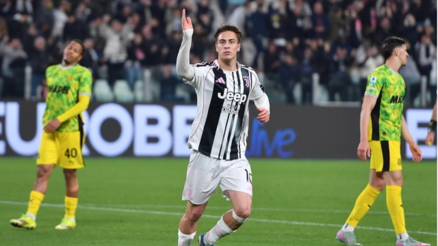 Serie A: Έ&chi;&alpha;&sigma;&epsilon; &tau;&eta;&nu; &epsilon;&upsilon;&kappa;&alpha;&iota;&rho;ί&alpha; &nu;&alpha; &mu;&pi;&epsilon;&iota; &sigma;&tau;&eta;&nu; 4ά&delta;&alpha; &eta; &Gamma;&iota;&omicron;&upsilon;&beta;έ&nu;&tau;&omicron;&upsilon;&sigmaf;, 1-1 &mu;&epsilon; &tau;&eta; &Sigma;&alpha;&sigma;&omicron;&upsilon;ό&lambda;&omicron;, &delta;&epsilon;ί&tau;&epsilon; &tau;&alpha; &gamma;&kappa;&omicron;&lambda;