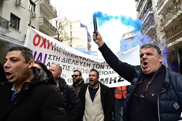 ΑΠΕΡΓΙΑ ΟΔΗΓΩΝ ΤΑΞΙ ΣΕ ΟΛΗ ΤΗ ΧΩΡΑ,  ΠΟΡΕΙΑ ΠΡΟΣ ΤΟ ΚΕΝΤΡΟ ΤΗΣ ΑΘΗΝΑΣ