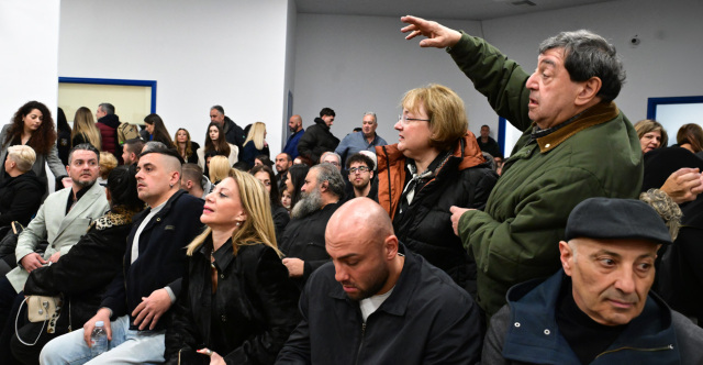 &Delta;&iota;&epsilon;&kappa;ό&pi;&eta; &gamma;&iota;&alpha; &tau;&eta;&nu; 1&eta; &Alpha;&pi;&rho;&iota;&lambda;ί&omicron;&upsilon; &eta; &delta;ί&kappa;&eta; &gamma;&iota;&alpha; &tau;&alpha; &Tau;έ&mu;&pi;&eta; - &laquo;&Beta;&rho;&epsilon;ί&tau;&epsilon; ά&lambda;&lambda;&eta; &alpha;ί&theta;&omicron;&upsilon;&sigma;&alpha;&raquo; &phi;ώ&nu;&alpha;&zeta;&alpha;&nu; &omicron;&iota; &sigma;&upsilon;&gamma;&gamma;&epsilon;&nu;&epsilon;ί&sigmaf;, &chi;ά&omicron;&sigmaf; &sigma;&tau;&omicron; &delta;&iota;&kappa;&alpha;&sigma;&tau;ή&rho;&iota;&omicron;