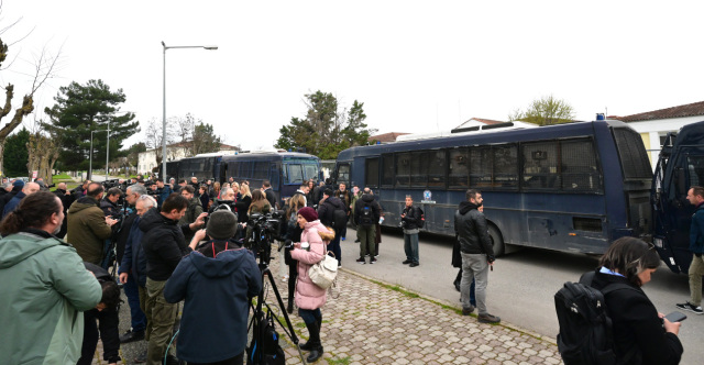 &Xi;&epsilon;&kappa;&iota;&nu;ά &eta; &delta;ί&kappa;&eta; &gamma;&iota;&alpha; &tau;&alpha; &Tau;έ&mu;&pi;&eta;, ά&nu;&omicron;&iota;&xi;&alpha;&nu; &omicron;&iota; &pi;ό&rho;&tau;&epsilon;&sigmaf; &gamma;&iota;&alpha; &tau;&omicron;&upsilon;&sigmaf; &sigma;&upsilon;&gamma;&gamma;&epsilon;&nu;&epsilon;ί&sigmaf;, 36 &omicron;&iota; &kappa;&alpha;&tau;&eta;&gamma;&omicron;&rho;&omicron;ύ&mu;&epsilon;&nu;&omicron;&iota;, &pi;ά&nu;&omega; &alpha;&pi;ό 350 &omicron;&iota; &mu;ά&rho;&tau;&upsilon;&rho;&epsilon;&sigmaf;, &delta;&epsilon;ί&tau;&epsilon; live ό&lambda;&epsilon;&sigmaf; &tau;&iota;&sigmaf; &epsilon;&xi;&epsilon;&lambda;ί&xi;&epsilon;&iota;&sigmaf;