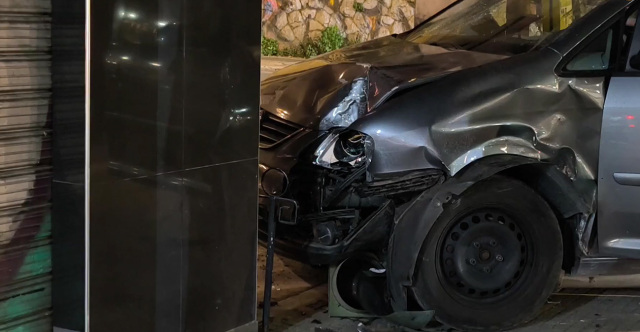 &Alpha;&upsilon;&tau;&omicron;&kappa;ί&nu;&eta;&tau;&omicron; έ&pi;&epsilon;&sigma;&epsilon; &sigma;&epsilon; &kappa;&alpha;&phi;&epsilon;&tau;έ&rho;&iota;&alpha; &sigma;&tau;&eta; &Sigma;ό&lambda;&omega;&nu;&omicron;&sigmaf;, έ&nu;&alpha;&sigmaf; &tau;&rho;&alpha;&upsilon;&mu;&alpha;&tau;ί&alpha;&sigmaf;