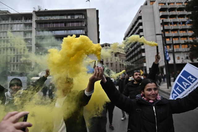 &Alpha;&pi;&epsilon;&rho;&gamma;ί&alpha; &omicron;&delta;&eta;&gamma;ώ&nu; &tau;&alpha;&xi;ί &sigma;&epsilon; ό&lambda;&eta; &tau;&eta; &chi;ώ&rho;&alpha;, &pi;&omicron;&rho;&epsilon;ί&alpha; &sigma;&tau;&omicron; &kappa;έ&nu;&tau;&rho;&omicron; &tau;&eta;&sigmaf; &Alpha;&theta;ή&nu;&alpha;&sigmaf; - &Delta;&epsilon;ί&tau;&epsilon; &beta;ί&nu;&tau;&epsilon;&omicron; &kappa;&alpha;&iota; &phi;&omega;&tau;&omicron;&gamma;&rho;&alpha;&phi;ί&epsilon;&sigmaf;