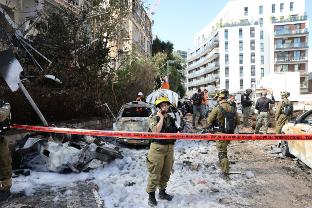 &Sigma;&phi;&omicron;&delta;&rho;ή &pi;&upsilon;&rho;&alpha;&upsilon;&lambda;&iota;&kappa;ή &epsilon;&pi;ί&theta;&epsilon;&sigma;&eta; &tau;&omicron;&upsilon; &Iota;&rho;ά&nu; &sigma;&tau;&omicron; &Tau;&epsilon;&lambda; &Alpha;&beta;ί&beta;, &tau;&rho;&alpha;&upsilon;&mu;&alpha;&tau;ί&sigma;&tau;&eta;&kappa;&alpha;&nu; &pi;&omicron;&lambda;ί&tau;&epsilon;&sigmaf; &kappa;&alpha;&iota; &iota;&sigma;&omicron;&pi;&epsilon;&delta;ώ&theta;&eta;&kappa;&alpha;&nu; &kappa;&tau;ί&rho;&iota;&alpha;