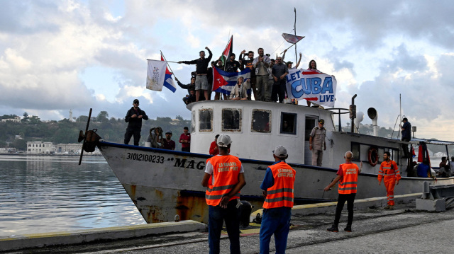 Στολίσκος που μεταφέρει ανθρωπιστική βοήθεια έφθασε στην Κούβα, δείτε βίντεο 
