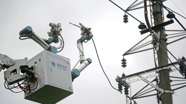 Ρομπότ ηλεκτρολόγος στην Κίνα: Επισκεύασε επιτυχώς γραμμή ρεύματος 10kV 