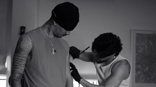 Ρομέο Μπέκαμ: Το νέο τατουάζ με την Ελληνίδα μούσα που εντυπωσιάζει – Ποια είναι 