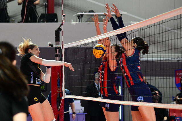 Volley League γυναικών: Άνετη νίκη του Πανιωνίου 3-0 την ΑΕΚ και έκανε το πρώτο βήμα για την πρόκριση στα ημιτελικά, βίντεο 