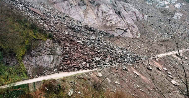 ΕΚΛΕΙΣΕ Ο ΚΕΝΤΡΙΚΟΣ ΔΡΟΜΟΣ ΠΡΟΣ ΤΟ ΑΝΘΗΡΟ ΤΗΣ ΚΑΡΔΙΤΣΑΣ ΛΟΓΩ ΚΑΤΟΛΙΣΘΗΣΗΣ, ΔΕΙΤΕ ΒΙΝΤΕΟ ΚΑΙ ΦΩΤΟΓΡΑΦΙΕΣ