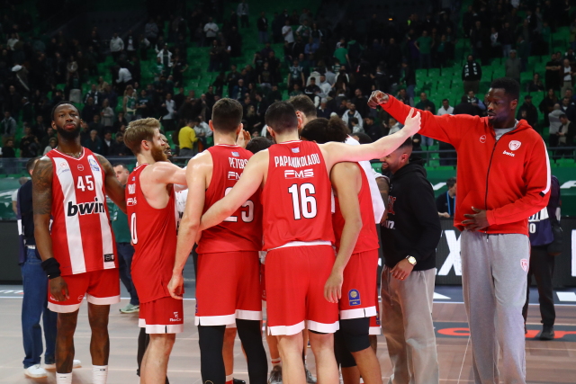 Έ&kappa;&alpha;&nu;&epsilon; &tau;&omicron; 21 &sigma;&tau;&alpha; 21 &omicron; &Omicron;&lambda;&upsilon;&mu;&pi;&iota;&alpha;&kappa;ό&sigmaf; &sigma;&tau;&eta; Basket League, έ&phi;&tau;&alpha;&sigma;&epsilon; &sigma;&tau;&iota;&sigmaf; 5 ή&tau;&tau;&epsilon;&sigmaf; &omicron; &Pi;&alpha;&nu;&alpha;&theta;&eta;&nu;&alpha;ϊ&kappa;ό&sigmaf;
