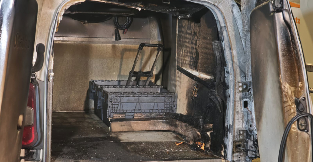 &Mu;&pi;&alpha;&rho;ά&zeta; &epsilon;&mu;&pi;&rho;&eta;&sigma;&tau;&iota;&kappa;ώ&nu; &epsilon;&pi;&iota;&theta;έ&sigma;&epsilon;&omega;&nu; &mu;έ&sigma;&alpha; &sigma;&epsilon; &mu;&iota;&sigma;ή ώ&rho;&alpha; &sigma;&epsilon; &Pi;&alpha;&tau;ή&sigma;&iota;&alpha;, &Zeta;&omega;&gamma;&rho;ά&phi;&omicron;&upsilon; &kappa;&alpha;&iota; &Pi;&omicron;&lambda;ύ&gamma;&omega;&nu;&omicron;: Έ&kappa;&alpha;&psi;&alpha;&nu; 2 &Alpha;&Tau;&Mu; &kappa;&alpha;&iota; έ&nu;&alpha; ό&chi;&eta;&mu;&alpha;