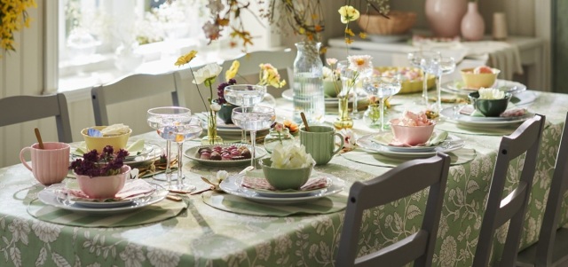 &Tau;&omicron; &nu;έ&omicron; art de la table &tau;&eta;&sigmaf; &Iota;&Kappa;&Epsilon;&Alpha; &phi;έ&rho;&nu;&epsilon;&iota; &tau;&eta;&nu; ά&nu;&omicron;&iota;&xi;&eta; &sigma;&tau;&omicron; &tau;&rho;&alpha;&pi;έ&zeta;&iota; &mu;&alpha;&sigmaf;