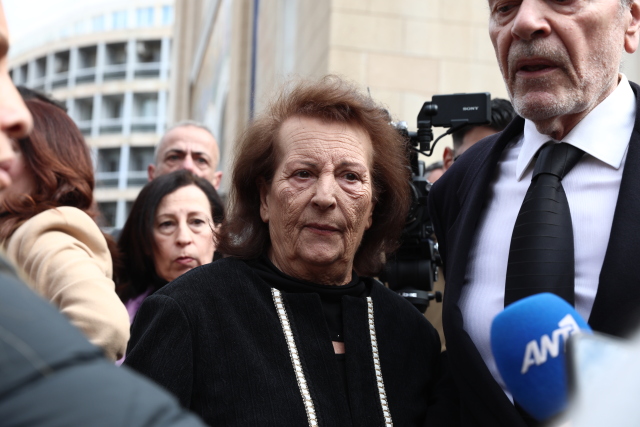&Sigma;&tau;&eta;&nu; &kappa;&eta;&delta;&epsilon;ί&alpha; &tau;&eta;&sigmaf; &Mu;&alpha;&rho;&iota;&nu;έ&lambda;&lambda;&alpha;&sigmaf; &eta; &sigma;ύ&zeta;&upsilon;&gamma;&omicron;&sigmaf; &tau;&omicron;&upsilon; &Kappa;&alpha;&zeta;&alpha;&nu;&tau;&zeta;ί&delta;&eta;: &laquo;&Mu;&epsilon; &pi;&rho;&omicron;&sigma;&tau;ά&tau;&epsilon;&upsilon;&sigma;&epsilon; ό&tau;&alpha;&nu; &pi;έ&theta;&alpha;&nu;&epsilon; &omicron; &Sigma;&tau;έ&lambda;&iota;&omicron;&sigmaf;, ή&tau;&alpha;&nu; &eta; &mu;ά&nu;&alpha; ό&lambda;&omicron;&upsilon; &tau;&omicron;&upsilon; &kappa;ό&sigma;&mu;&omicron;&upsilon;&raquo;