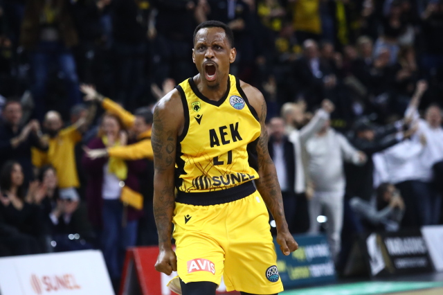 Basketball Champions League: Ά&nu;&tau;&epsilon;&xi;&epsilon; &eta; &Alpha;&Epsilon;&Kappa;, &nu;ί&kappa;&eta;&sigma;&epsilon; 87-84 &tau;&eta; &Mu;&pi;&alpha;&nu;&tau;&alpha;&lambda;ό&nu;&alpha; &kappa;&alpha;&iota; έ&kappa;&alpha;&nu;&epsilon; &tau;&omicron; &pi;&rho;ώ&tau;&omicron; &beta;ή&mu;&alpha;, &delta;&epsilon;ί&tau;&epsilon; &beta;ί&nu;&tau;&epsilon;&omicron;