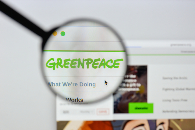 &Eta; Greenpeace &kappa;&alpha;&tau;&eta;&gamma;&omicron;&rho;&epsilon;ί &tau;&iota;&sigmaf; &pi;&epsilon;&tau;&rho;&epsilon;&lambda;&alpha;ϊ&kappa;έ&sigmaf; &epsilon;&tau;&alpha;&iota;&rho;ί&epsilon;&sigmaf; ό&tau;&iota; &pi;&rho;&alpha;&gamma;&mu;&alpha;&tau;&omicron;&pi;&omicron;&iota;&omicron;ύ&nu; &upsilon;&pi;&epsilon;&rho;&kappa;έ&rho;&delta;&eta; &lambda;ό&gamma;&omega; &tau;&omicron;&upsilon; &pi;&omicron;&lambda;έ&mu;&omicron;&upsilon; &sigma;&tau;&eta; &Mu;έ&sigma;&eta; &Alpha;&nu;&alpha;&tau;&omicron;&lambda;ή