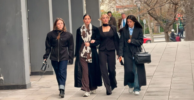 &Epsilon;&nu;&omicron;&chi;ή &tau;&omega;&nu; &kappa;&alpha;&tau;&eta;&gamma;&omicron;&rho;&omicron;&upsilon;&mu;έ&nu;&omega;&nu; &pi;&rho;ό&tau;&epsilon;&iota;&nu;&epsilon; &eta; &epsilon;&iota;&sigma;&alpha;&gamma;&gamma;&epsilon;&lambda;έ&alpha;&sigmaf; &sigma;&tau;&eta; &delta;ί&kappa;&eta; &gamma;&iota;&alpha; &tau;&omicron; revenge porn, &xi;έ&sigma;&pi;&alpha;&sigma;&epsilon; &sigma;&epsilon; &kappa;&lambda;ά&mu;&alpha;&tau;&alpha; &eta; &Tau;&omicron;ύ&nu;&eta;