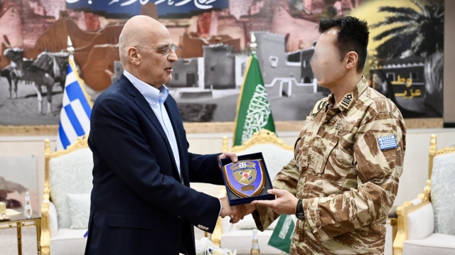 &Delta;έ&nu;&delta;&iota;&alpha;&sigmaf; &alpha;&pi;ό &tau;&omicron; &Rho;&iota;ά&nu;&tau;: &Theta;&alpha; &alpha;&pi;&omicron;&nu;&epsilon;&mu;&eta;&theta;&epsilon;ί έ&pi;&alpha;&iota;&nu;&omicron;&sigmaf; &sigma;&tau;&alpha; &sigma;&tau;&epsilon;&lambda;έ&chi;&eta; &tau;&eta;&sigmaf; &Epsilon;&lambda;&lambda;&eta;&nu;&iota;&kappa;ή&sigmaf; &Delta;ύ&nu;&alpha;&mu;&eta;&sigmaf; &Sigma;&alpha;&omicron;&upsilon;&delta;&iota;&kappa;ή&sigmaf; &Alpha;&rho;&alpha;&beta;ί&alpha;&sigmaf;