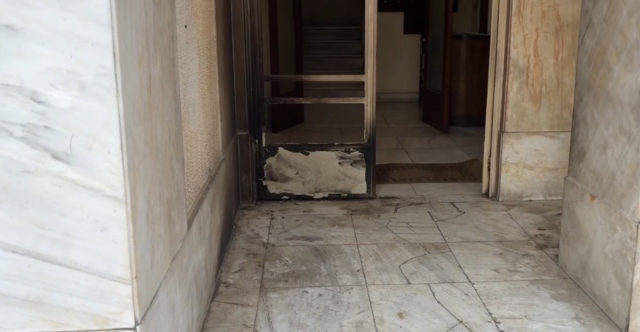 &Epsilon;&mu;&pi;&rho;&eta;&sigma;&tau;&iota;&kappa;ή &epsilon;&pi;ί&theta;&epsilon;&sigma;&eta; &mu;&epsilon; &gamma;&kappa;&alpha;&zeta;ά&kappa;&iota;&alpha; &sigma;&tau;&omicron; &delta;&iota;&kappa;&eta;&gamma;&omicron;&rho;&iota;&kappa;ό &gamma;&rho;&alpha;&phi;&epsilon;ί&omicron; &tau;&omicron;&upsilon; &Beta;&alpha;&sigma;ί&lambda;&eta; &Kappa;&alpha;&pi;&epsilon;&rho;&nu;ά&rho;&omicron;&upsilon; &sigma;&tau;&eta;&nu; &Kappa;&upsilon;&psi;έ&lambda;&eta;