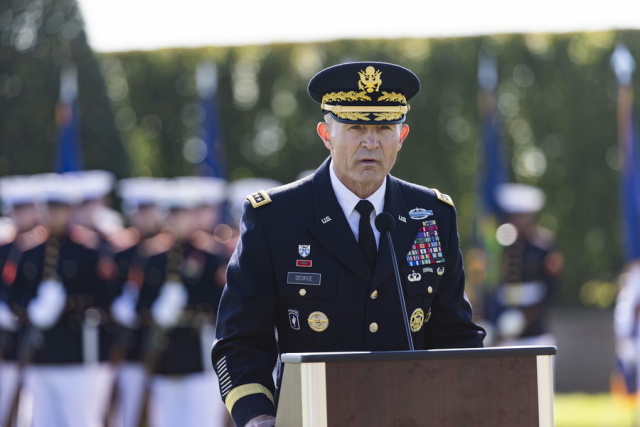 Ο υπουργός Πολέμου των ΗΠΑ Πιτ Χέγκσεθ ζήτησε την παραίτηση του αρχηγού του Γενικού Επιτελείου Στρατού 