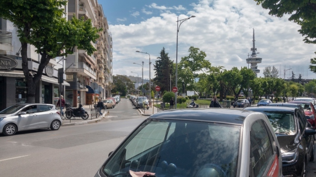 &Mu;&pi;&alpha;ί&nu;&epsilon;&iota; &laquo;&tau;ά&xi;&eta;&raquo; &sigma;&tau;&omicron;&upsilon;&sigmaf; &delta;&rho;ό&mu;&omicron;&upsilon;&sigmaf; &tau;&eta;&sigmaf; &Theta;&epsilon;&sigma;&sigma;&alpha;&lambda;&omicron;&nu;ί&kappa;&eta;&sigmaf;: &Mu;&epsilon; &pi;&iota;&omicron; &alpha;&nu;&theta;&epsilon;&kappa;&tau;&iota;&kappa;ά &upsilon;&lambda;&iota;&kappa;ά &omicron;&iota; &delta;&iota;&alpha;&gamma;&rho;&alpha;&mu;&mu;ί&sigma;&epsilon;&iota;&sigmaf;, &alpha;&lambda;&lambda;ά&zeta;&omicron;&upsilon;&nu; &omicron;&iota; &phi;&theta;&alpha;&rho;&mu;έ&nu;&epsilon;&sigmaf; &pi;&iota;&nu;&alpha;&kappa;ί&delta;&epsilon;&sigmaf;