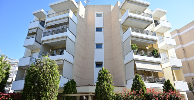 &Gamma;&upsilon;&nu;&alpha;ί&kappa;&alpha; &sigma;&tau;&omicron; &Mu;&alpha;&rho;&omicron;ύ&sigma;&iota; έ&pi;&epsilon;&sigma;&epsilon; &alpha;&pi;ό &tau;&omicron;&nu; 4&omicron;, &pi;&rho;&omicron;&sigma;&gamma;&epsilon;&iota;ώ&theta;&eta;&kappa;&epsilon; &sigma;&tau;&omicron;&nu; 3&omicron;, &alpha;&nu;έ&beta;&eta;&kappa;&epsilon; &kappa;&alpha;&iota; &xi;&alpha;&nu;&alpha;έ&pi;&epsilon;&sigma;&epsilon; - &Sigma;&upsilon;&nu;&epsilon;&lambda;ή&phi;&theta;&eta; &omicron; &sigma;ύ&zeta;&upsilon;&gamma;ό&sigmaf; &tau;&eta;&sigmaf;