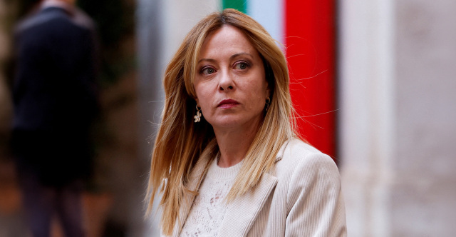 ΑΝΤΙΔΡΑΣΕΙΣ ΓΙΑ SELFIE ΤΗΣ ΜΕΛΟΝΙ ΜΕ ΚΑΤΗΓΟΡΟΥΜΕΝΟ ΓΙΑ ΣΧΕΣΕΙΣ ΜΕ ΤΗ ΜΑΦΙΑ: ΛΑΣΠΗ, ΑΠΑΝΤΑ Η ΙΤΑΛΙΔΑ ΠΡΩΘΥΠΟΥΡΓΟΣ