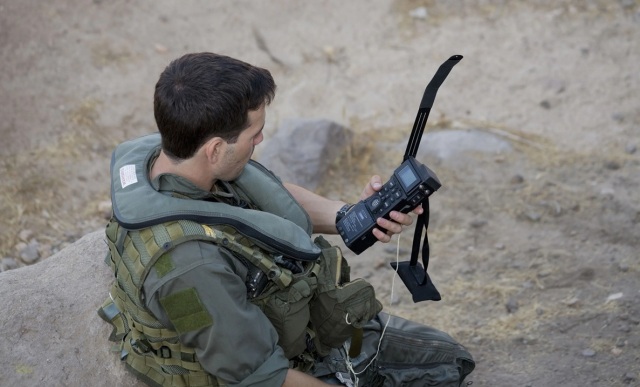 ΠΩΣ ΕΝΤΟΠΙΣΤΗΚΑΝ ΟΙ ΔΥΟ ΠΙΛΟΤΟΙ ΤΟΥ F-15 ΠΟΥ ΚΑΤΑΡΡΙΦΘΗΚΕ ΣΤΟ ΙΡΑΝ: Η ΣΥΣΚΕΥΗ ΠΟΥ ΕΣΤΕΙΛΕ ΤΟ ΣΤΙΓΜΑ ΤΟΥΣ ΣΤΟΥΣ ΔΙΑΣΩΣΤΕΣ