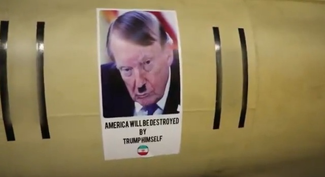 ΝΕΟΥΣ ΕΚΤΟΞΕΥΤΕΣ ΠΥΡΑΥΛΩΝ ΜΕ ΜΗΝΥΜΑΤΑ ΓΙΑ ΤΟΝ «ΧΙΤΛΕΡ» ΤΡΑΜΠ ΠΑΡΟΥΣΙΑΖΟΥΝ ΟΙ ΦΡΟΥΡΟΙ ΤΗΣ ΕΠΑΝΑΣΤΑΣΗΣ, ΔΕΙΤΕ ΒΙΝΤΕΟ