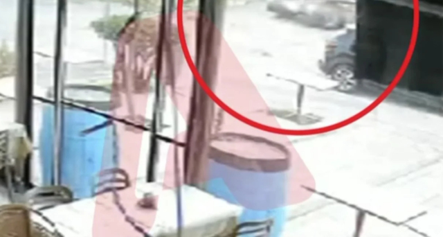 ΒΙΝΤΕΟ ΚΑΤΑΓΡΑΦΕΙ ΤΗΝ ΠΑΡΑΣΥΡΣΗ ΤΗΣ ΗΛΙΚΙΩΜΕΝΗΣ ΑΠΟ ΦΟΡΤΗΓΟ ΣΤΙΣ ΑΧΑΡΝΕΣ