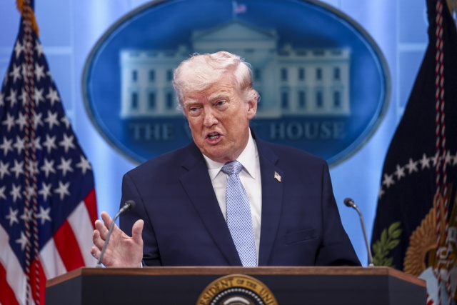 ΤΡΑΜΠ: ΔΑΣΜΟΙ 50% ΣΕ ΟΣΟΥΣ ΔΙΝΟΥΝ ΟΠΛΑ ΣΤΟ ΙΡΑΝ - «ΔΕΝ ΘΑ ΓΙΝΕΙ ΕΜΠΛΟΥΤΙΣΜΟΣ ΟΥΡΑΝΙΟΥ»