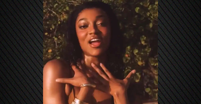 &laquo;&Chi;ά&lambda;&kappa;&iota;&nu;ή &theta;&epsilon;ά&raquo; &eta; &sigma;&tau;&alpha;&rho; &tau;&omicron;&upsilon; WNBA, Έ&iota;&nu;&tau;&zeta;&epsilon;&lambda; &Rho;&iota;&sigmaf;, &sigma;&tau;&eta;&nu; &pi;&rho;ώ&tau;&eta; &phi;&omega;&tau;&omicron;&gamma;&rho;ά&phi;&iota;&sigma;ή &tau;&eta;&sigmaf; &gamma;&iota;&alpha; &tau;&eta; Victoria&rsquo;s Secret, &delta;&epsilon;ί&tau;&epsilon; &beta;ί&nu;&tau;&epsilon;&omicron;