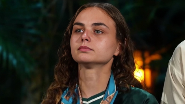 Survivor: &Epsilon;&kappa;&tau;ό&sigmaf; &eta; &Kappa;&omega;&nu;&sigma;&tau;&alpha;&nu;&tau;ί&nu;&alpha; &Mu;&pi;&alpha;&kappa;&alpha;&rho;&omicron;ύ &lambda;ό&gamma;&omega; &tau;&rho;&alpha;&upsilon;&mu;&alpha;&tau;&iota;&sigma;&mu;&omicron;ύ &sigma;&tau;&omicron; &pi;ό&delta;&iota; &tau;&eta;&sigmaf;&nbsp;