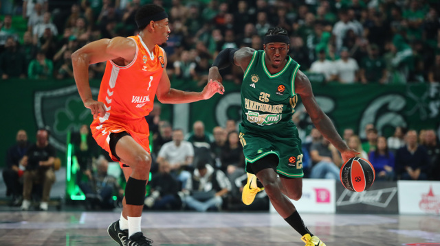 &Beta;&alpha;&lambda;έ&nu;&theta;&iota;&alpha; - &Pi;&alpha;&nu;&alpha;&theta;&eta;&nu;&alpha;ϊ&kappa;ό&sigmaf;: Live &omicron; &alpha;&gamma;ώ&nu;&alpha;&sigmaf; &tau;&eta;&sigmaf; Euroleague