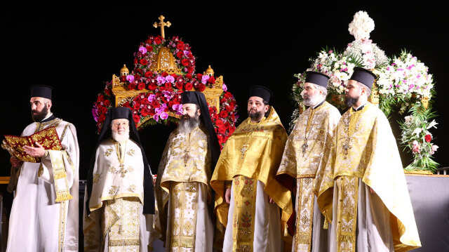 &Sigma;&kappa;&eta;&nu;&iota;&kappa;ό &kappa;&alpha;&tau;ά&nu;&upsilon;&xi;&eta;&sigmaf; &sigma;&tau;&eta; &Theta;&epsilon;&sigma;&sigma;&alpha;&lambda;&omicron;&nu;ί&kappa;&eta; &mu;&epsilon; &tau;&omicron;&upsilon;&sigmaf; &pi;έ&nu;&tau;&epsilon; &Epsilon;&pi;&iota;&tau;&alpha;&phi;ί&omicron;&upsilon;&sigmaf; &nu;&alpha; &sigma;&upsilon;&nu;&alpha;&nu;&tau;&iota;&omicron;ύ&nu;&tau;&alpha;&iota; &sigma;&tau;&eta;&nu; &pi;&lambda;&alpha;&tau;&epsilon;ί&alpha; &Alpha;&rho;&iota;&sigma;&tau;&omicron;&tau;έ&lambda;&omicron;&upsilon;&sigmaf;