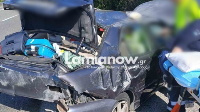 ΤΡΑΥΜΑΤΙΣΤΗΚΕ ΜΗΤΕΡΑ ΣΕ ΤΡΟΧΑΙΟ ΣΤΗΝ ΕΘΝΙΚΗ ΑΘΗΝΩΝ-ΛΑΜΙΑΣ: ΤΟ ΙΧ ΧΤΥΠΗΣΕ ΣΤΙΣ ΠΡΟΣΤΑΤΕΥΤΙΚΕΣ ΜΠΑΡΕΣ