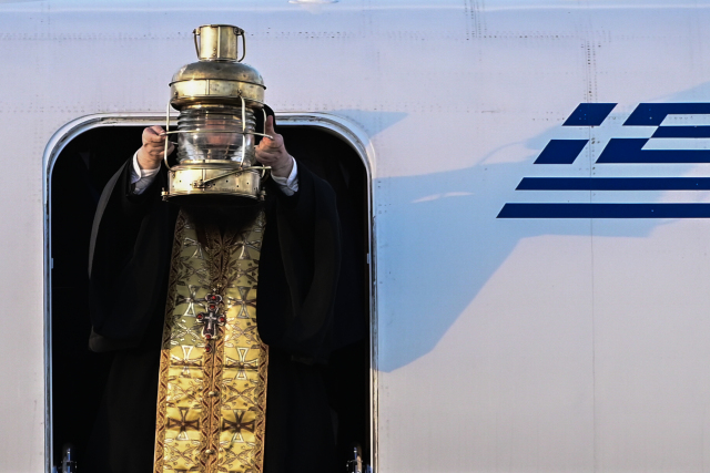 ΑΓΙΟ ΦΩΣ: ΑΝΤΙΣΤΡΟΦΗ ΜΕΤΡΗΣΗ ΓΙΑ ΤΗΝ ΑΦΙΞΗ ΤΟΥ ΣΤΗΝ ΕΛΛΑΔΑ - ΜΕ ΕΙΔΙΚΕΣ ΠΤΗΣΕΙΣ Η ΔΙΑΝΟΜΗ ΣΕ 11 ΠΡΟΟΡΙΣΜΟΥΣ