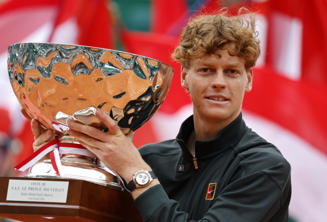 &Kappa;έ&rho;&delta;&iota;&sigma;&epsilon; &tau;&omicron;&nu; &tau;ί&tau;&lambda;&omicron; &sigma;&tau;&omicron; Monte Carlo Masters o &Sigma;ί&nu;&epsilon;&rho; &kappa;&alpha;&iota; &epsilon;&pi;έ&sigma;&tau;&rho;&epsilon;&psi;&epsilon; &sigma;&tau;&omicron; &Nu;&omicron;1 &tau;&eta;&sigmaf; &pi;&alpha;&gamma;&kappa;ό&sigma;&mu;&iota;&alpha;&sigmaf; &kappa;&alpha;&tau;ά&tau;&alpha;&xi;&eta;&sigmaf;, 2-0 &tau;&omicron;&nu; &Alpha;&lambda;&kappa;&alpha;&rho;ά&theta;, &beta;ί&nu;&tau;&epsilon;&omicron;